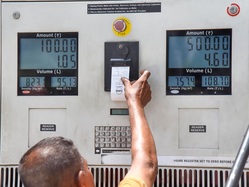 Govt curbs diesel hoarding as OMCs absorb Rs 500 crore daily losses