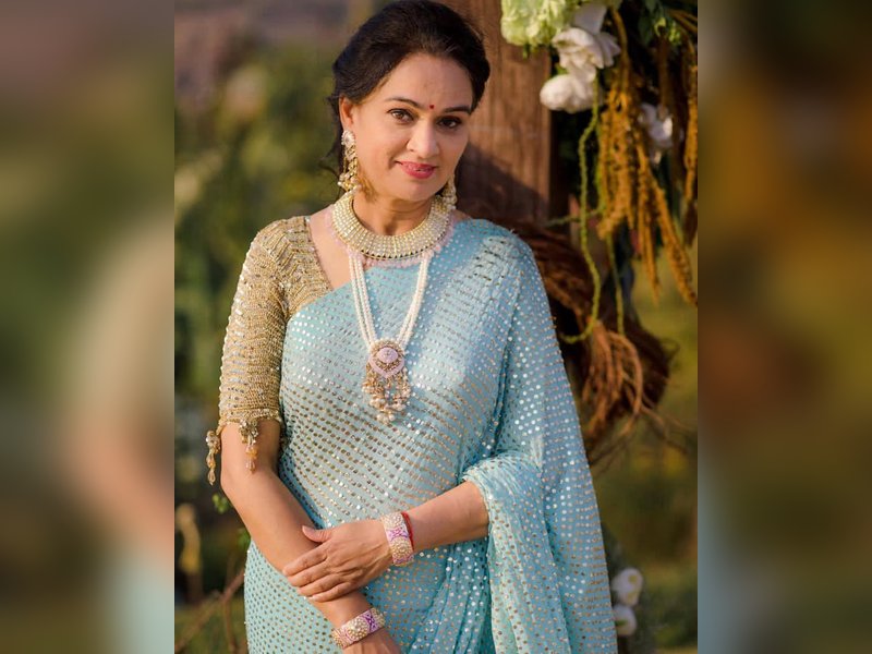 Padmini Kolhapure fondly recalls Dev Anand making her sit on lap when she was seven, was introduced by Asha Bhosle 