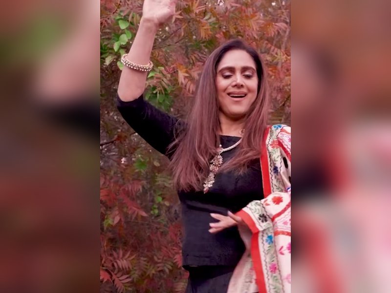 Meenakshi Seshadri recalls fond memories of working with Chiranjeevi for the song Lashkara 33 years ago 