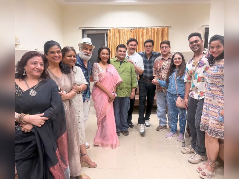 Rupali Ganguly, Sumeet Raghavan & team Sarabhai reunite, miss ‘Naradmuni’ Satish Shah 