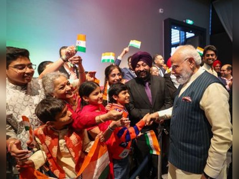 पीएम मोदी ने नीदरलैंड में भारतीय समुदाय के गर्मजोशी भरे स्वागत की झलकियां शेयर की