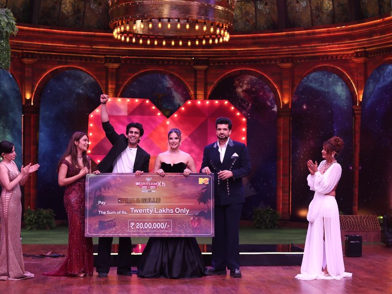 Kushal Tanwar and Kaira Anu lift the trophy for MTV Splitsvilla X6