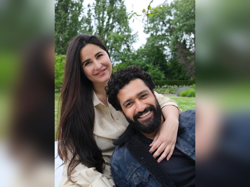 Katrina Kaif celebrates Vicky Kaushal's birthday with their 'little angel' & 'Happy Birthday Papa' cake 