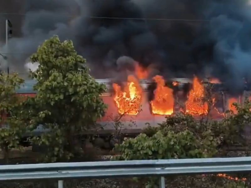 Massive fire on Delhi-bound Rajdhani Express in Kota; all passengers rescued