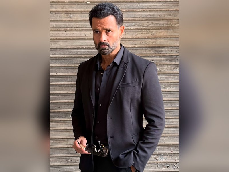 Rohit Bose Roy celebrates 35 years of friendship with R Madhavan: First to compliment me 