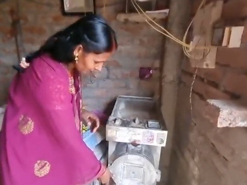 जीविका और पीएमएफएमई योजना से ललिता देवी बनीं लखपति दीदी, अचार-पापड़ के कारोबार से बनाई पहचान