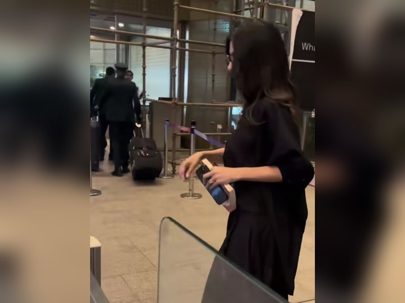 Mouni Roy rushes into the airport, avoids paps amidst divorce news with Suraj Nambiar 