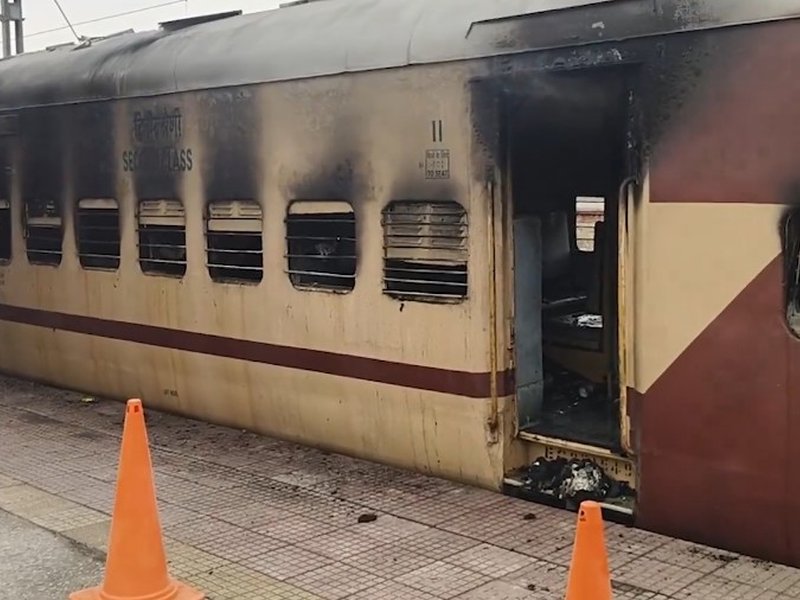 Massive fire erupts in passenger train in Bihar; all on board safe