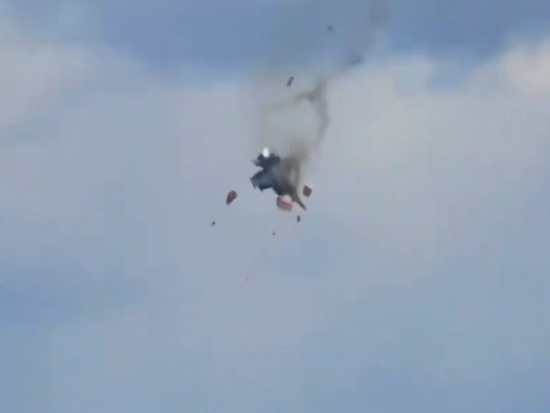 Two US fighter jets collide mid-air at Idaho air show