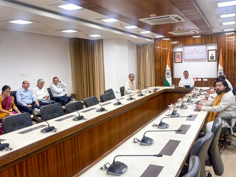 सुवेंदु कैबिनेट का बड़ा फैसला : सातवें वेतन आयोग को मंजूरी, महिलाओं के लिए फ्री बस सेवा, अन्नपूर्णा भंडार योजना भी लागू 