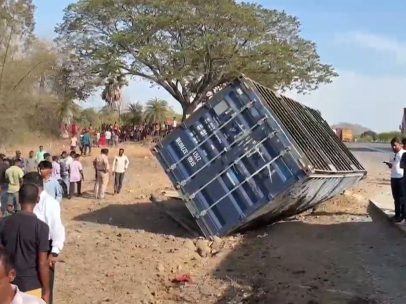 मुंबई-अहमदाबाद हाईवे पर भीषण हादसा, अब तक 13 लोगों की मौत, 20 घायल