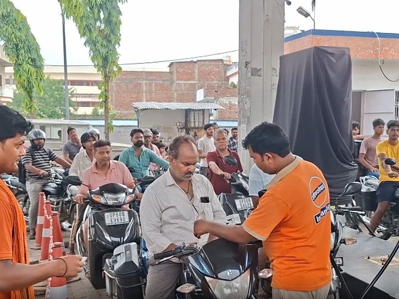 पेट्रोल-डीजल की कीमतों में इजाफा के बाद उपभोक्ताओं में निराशा, कहा- जेब पपर पड़ रहा असर