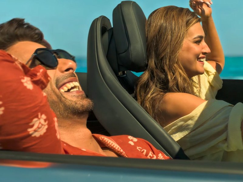 Shahid Kapoor-Kriti Sanon shell out perfect romantic vibes in 'Mashooqa' track from 'Cocktail 2' 