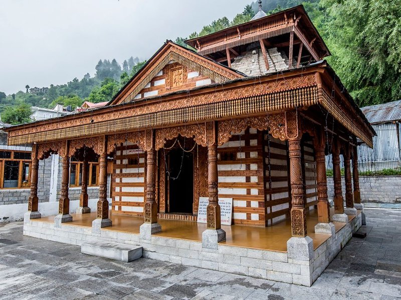 हिमाचल की गोद में बसा महर्षि वशिष्ठ का पवित्र गांव, जहां 'औषधीय कुंड' में स्नान करने से दूर होती है रोग-व्याधि