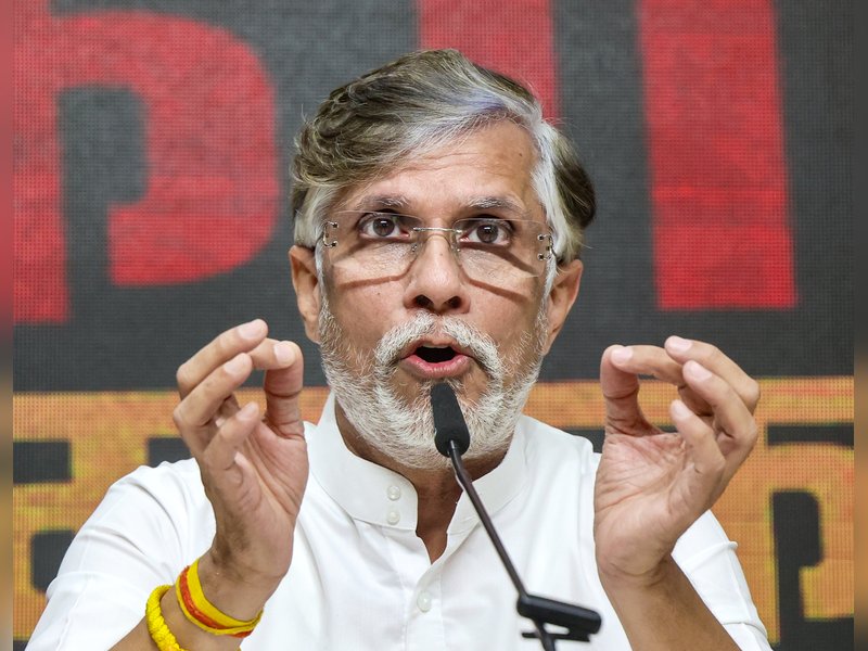 चंपत राय और अनिल मिश्रा का इस्तीफा मंजूर, विपक्ष ने फिर उठाए सवाल