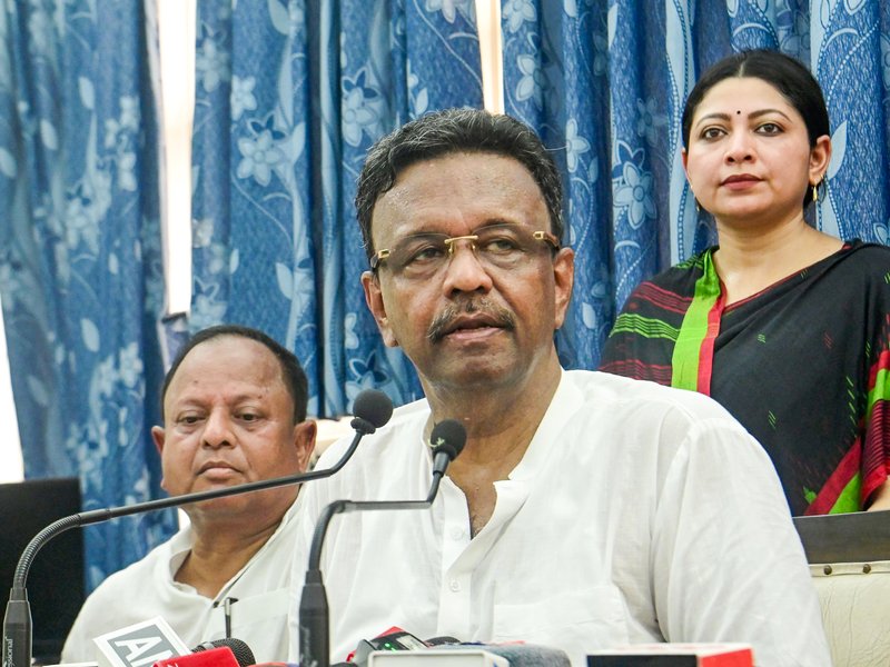 फिरहाद हकीम ने कोलकाता के मेयर पद से दिया इस्तीफा