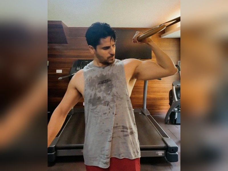 Sidharth Malhotra shells out mid-week fitness motivation: Muscle & hustle