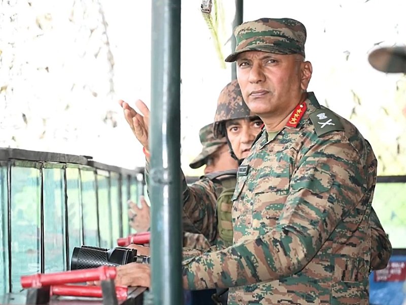 Army's Northern Command chief reviews LoC security situation in Rajouri
