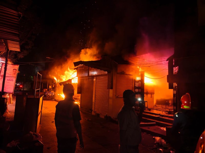 Massive fire breaks out at Thane market; firefighter, security guard killed