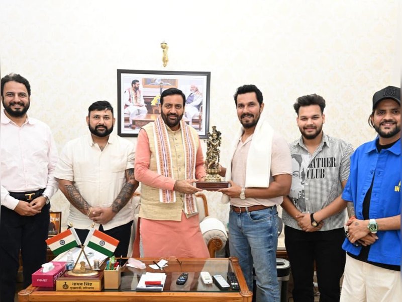 Randeep Hooda receives Krishna Idol as gift from Haryana Chief Minister Nayab Singh Saini 