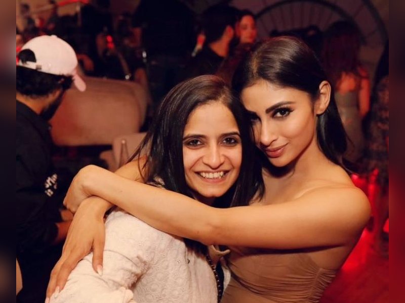 Amidst divorce news, Mouni Roy celebrates BFF’s birthday mid-air with in-flight cake & decor 