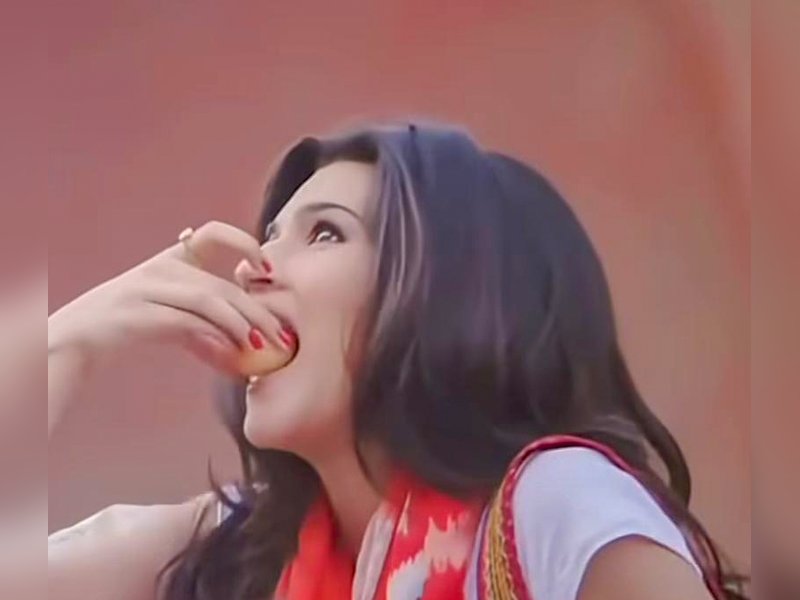 Kriti Sanon celebrates 12 years in Bollywood, recalls shooting her first ‘Heropanti’ shot with ‘gol gappas’
