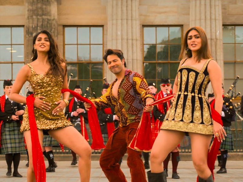 Varun Dhawan, Mrunal Thakur & Pooja Hegde lead a chaotic love triangle in 'Hai Jawani Toh Ishq Hona Hai'