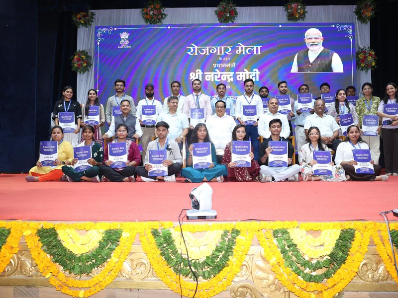युवाओं को मिले नियुक्ति पत्र, आत्मनिर्भरता और विकसित भारत के संकल्प को मिली नई ऊर्जा: सीआर पाटिल