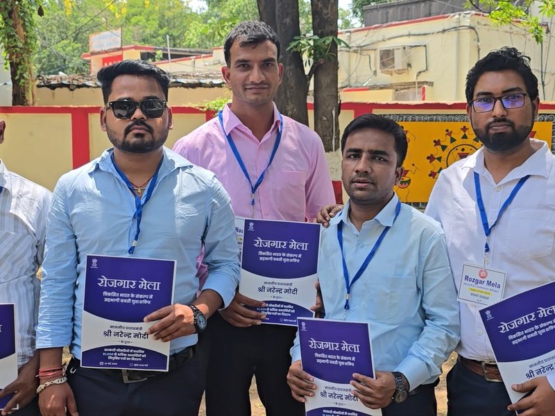 रोजगार मेला : बिलासपुर में 250 युवाओं को मिले नियुक्ति पत्र, सरकारी नौकरी पाकर भावुक हुए युवा 