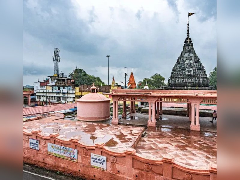 पुरुषोत्तम मास विशेष: नारायण के पदचिन्हों पर बना 18वीं शताब्दी का यह मंदिर, पितरों को मिलती है शांति