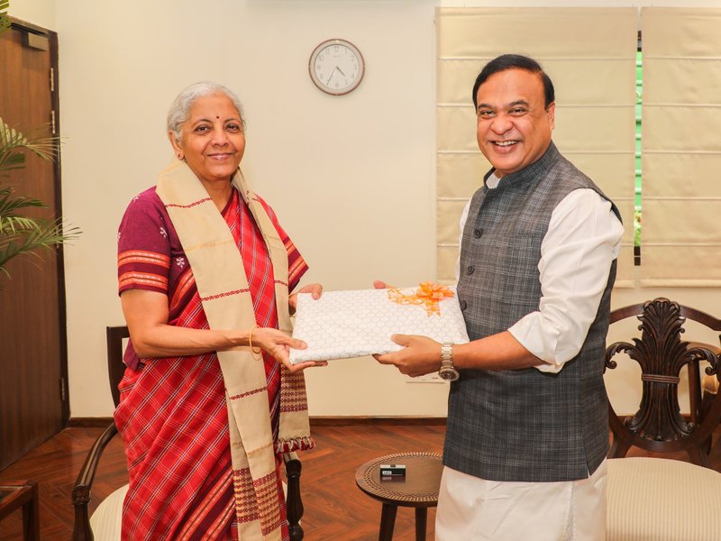 असम के सीएम हिमंता बिस्वा सरमा ने केंद्रीय वित्त मंत्री निर्मला सीतारमण से की मुलाकात, राज्य के विकास पर चर्चा 