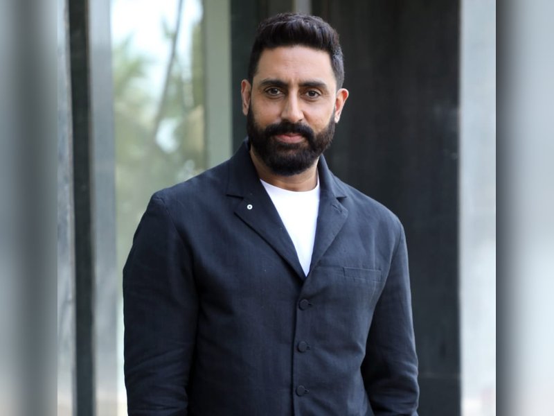 When Abhishek Bachchan left Oprah Winfrey humbled with his befitting reply on staying with parents