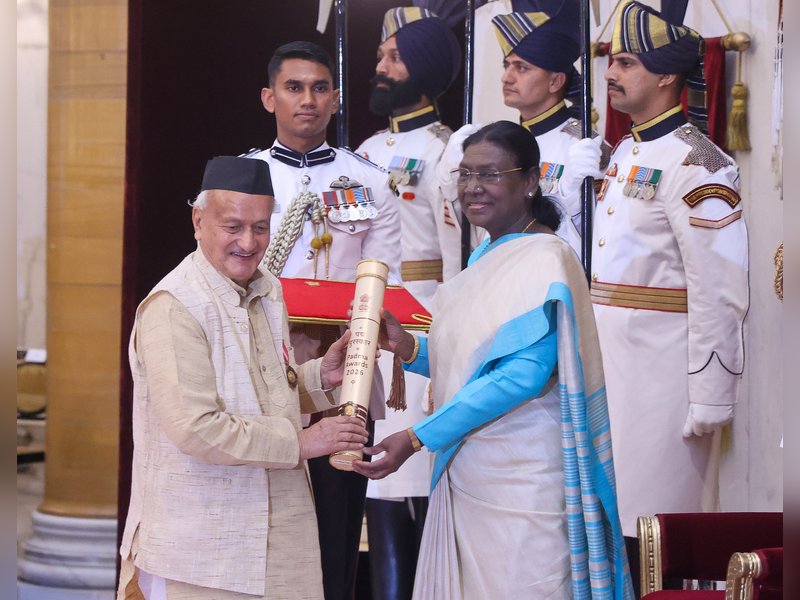New Delhi: President Droupadi Murmu confers the Padma Bhushan on former Maharashtra governor Bhagat Singh Koshyari during the Civil Investiture Ceremony - I at Rashtrapati Bhavan in New Delhi on Monday, May 25, 2026. (Photo: IANS/Prem Nath Pandey)