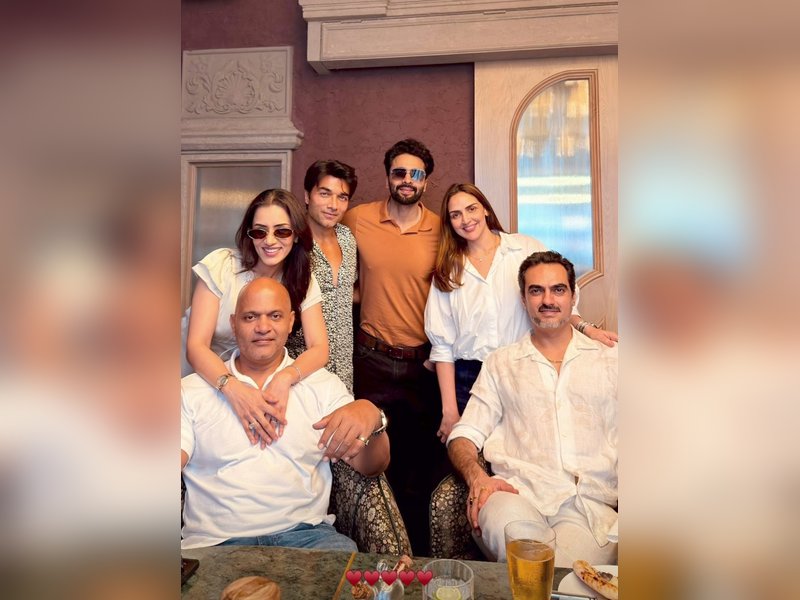 Esha Deol reunites with ex-husband Bharat Takhtani over lunch with close friends
