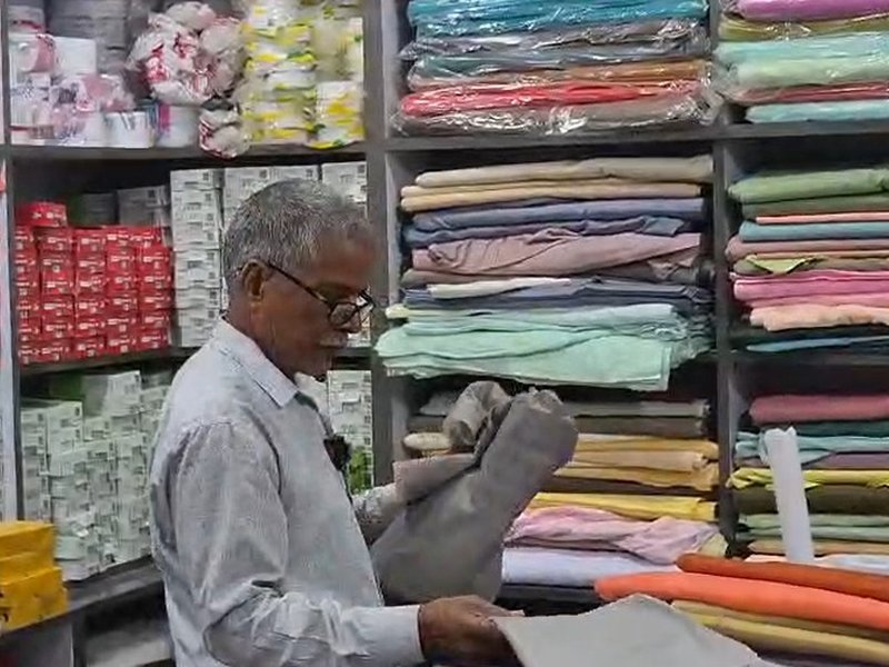 मुद्रा योजना का कमाल: हजारीबाग के धनेश्वर साव बने आत्मनिर्भरता की मिसाल, लोगों के लिए प्रेरणास्रोत भी