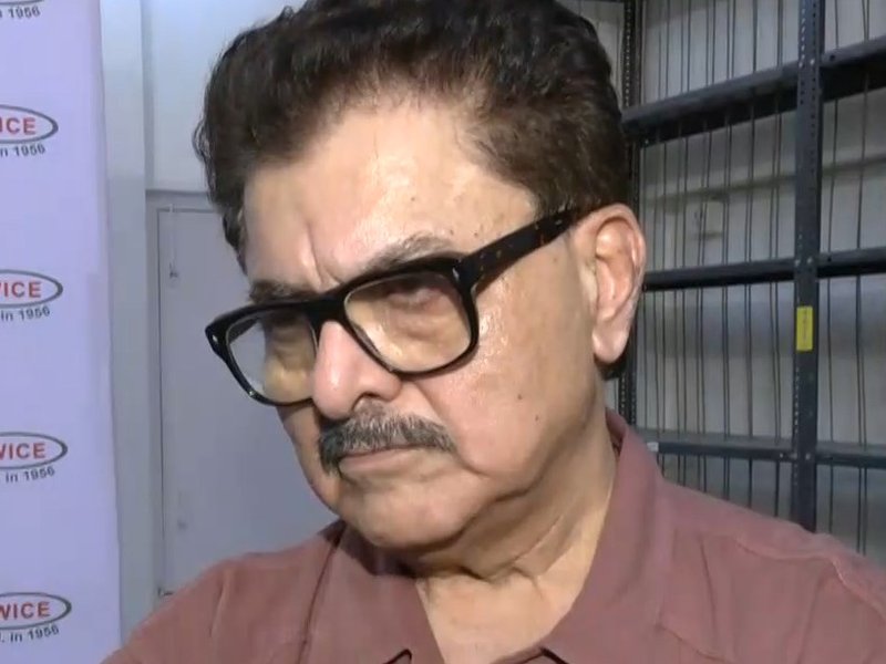 'डॉन 3' छोड़ने पर फेडरेशन ने लगाया रणवीर सिंह पर बैन, अशोक पंडित बोले, 'यह इंडस्ट्री के लिए बन सकता है खतरनाक ट्रेंड'