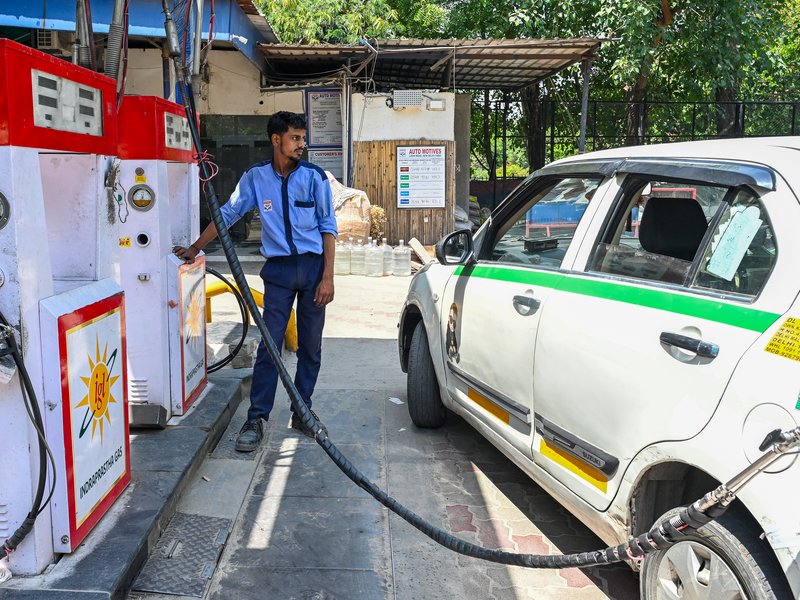 दिल्ली : पेट्रोल-डीजल के बाद अब सीएनजी के दाम 2 रुपए प्रति किलो बढ़े 