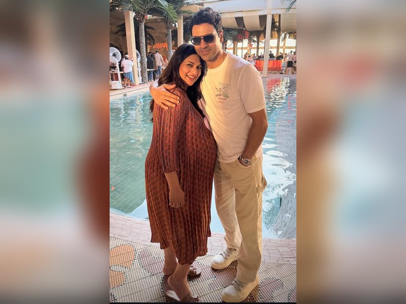 Mom-to-be Divyanka Tripathi steps out for a romantic date evening with Vivek Dahiya ahead of delivery