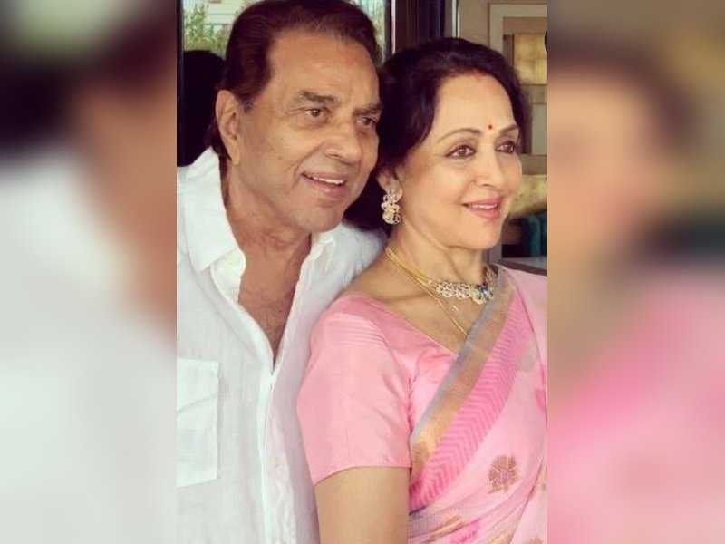 Hema Malini says she felt ‘Dharmendra holding her hand, guiding her to dais’ as she received his Padma Vibhushan award