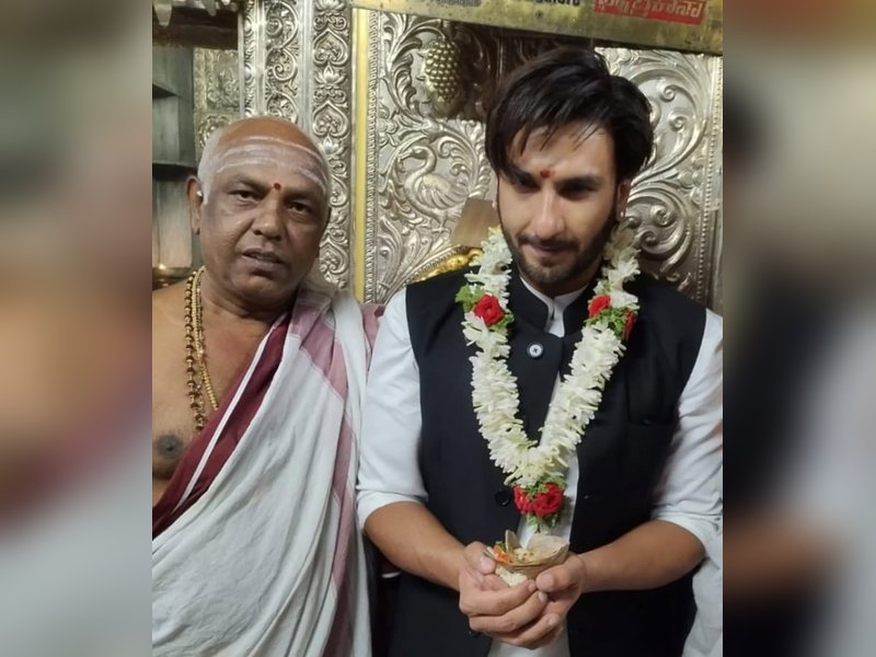 After FWICE boycott Ranveer Singh offers prayers at the Chamundeshwari Temple