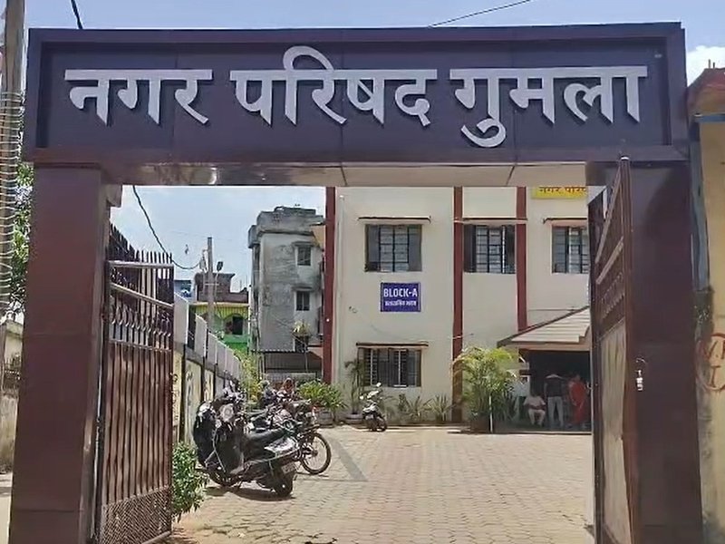 झारखंड : गुमला में पीएम आवास योजना का कमाल, खपरैल से पक्के मकान तक बदला गरीबों का जीवन 