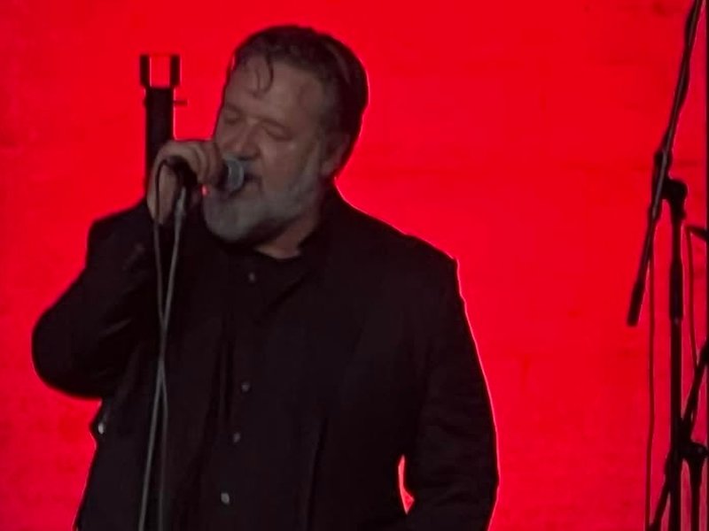 Russell Crowe defends his heated exchange in Paris