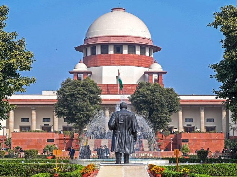 तीन भाषा अनिवार्य करने वाली याचिका पर सुप्रीम कोर्ट ने केंद्र और सीबीएसई से जवाब मांगा