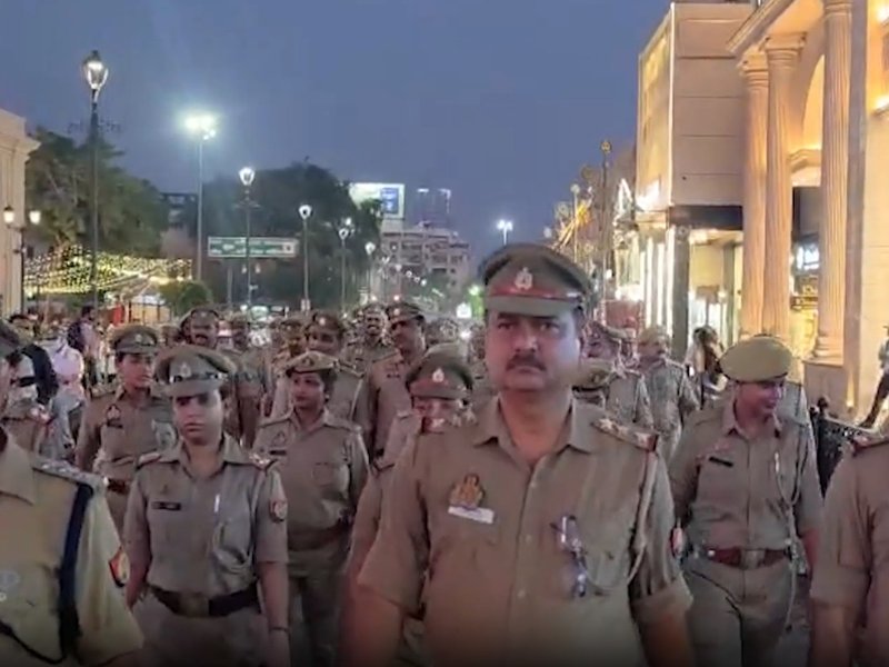 ईद-उल-अजहा को लेकर हाई अलर्ट, दिल्ली-यूपी और महाराष्ट्र में पुलिस का फ्लैग मार्च
