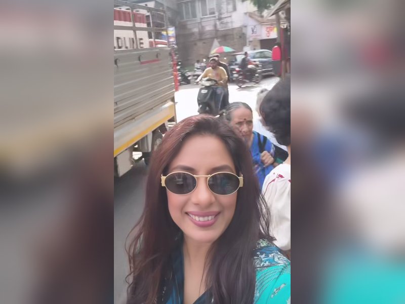 Rupali Ganguly roams through Lonavala market searching for son Rudransh’s slippers