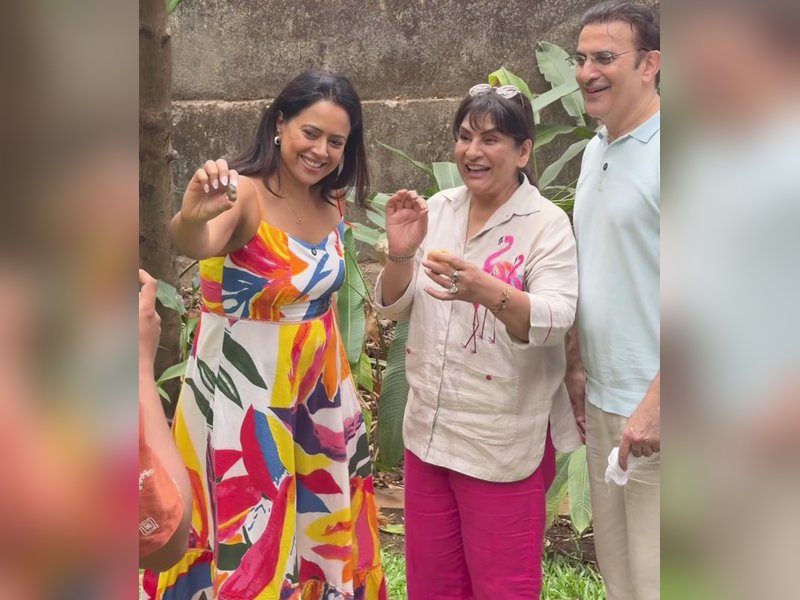 Archana Puran Singh enjoys first cashew fruit experience at Sameera Reddy’s Goa house