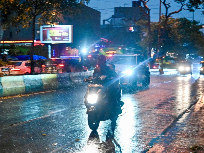 Bengaluru: Pedestrians walk with umbrellas during heavy rain in Bengaluru on Tuesday, May 26, 2026. (Photo: IANS)