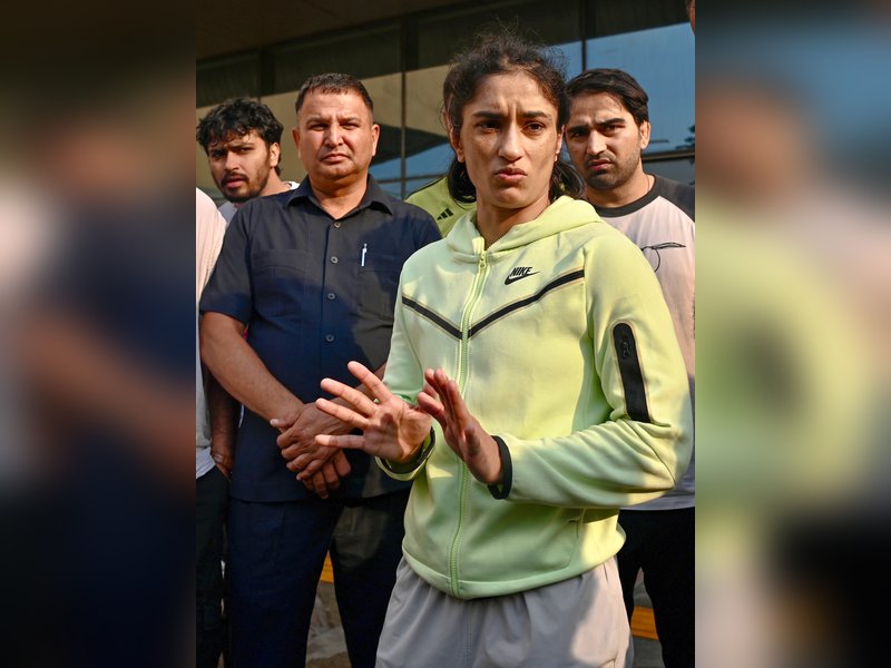 Delhi HC seeks WFI stand on Vinesh Phogat's plea against show-cause notices