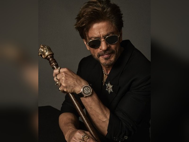Shah Rukh Khan did 90 percent of his photoshoots in Mannat, reveals Daboo Ratnani 