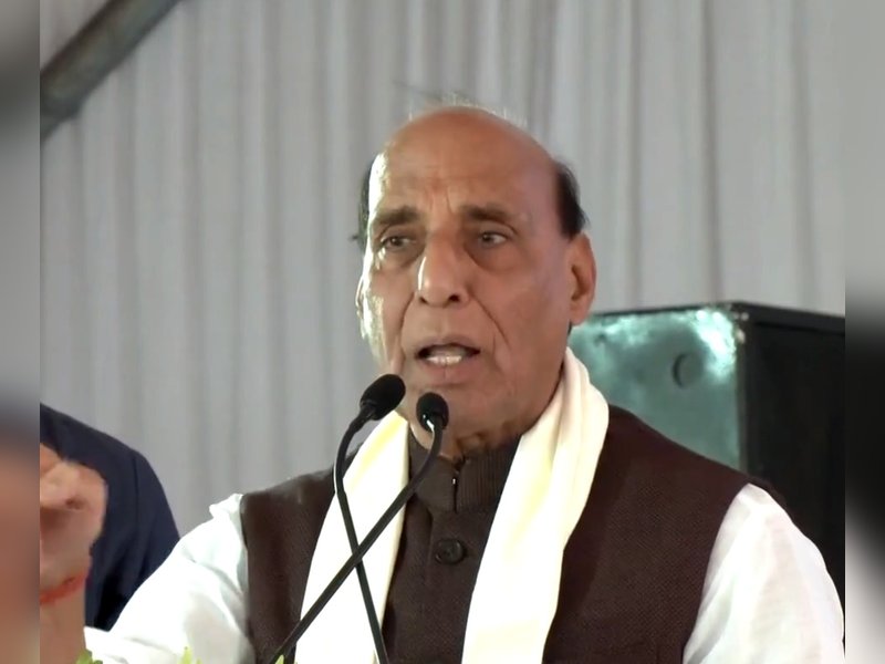 कभी 'वन डिस्ट्रिक्ट, वन माफिया' की पहचान था यूपी, आज हर क्षेत्र में कर रहा प्रगति : राजनाथ सिंह